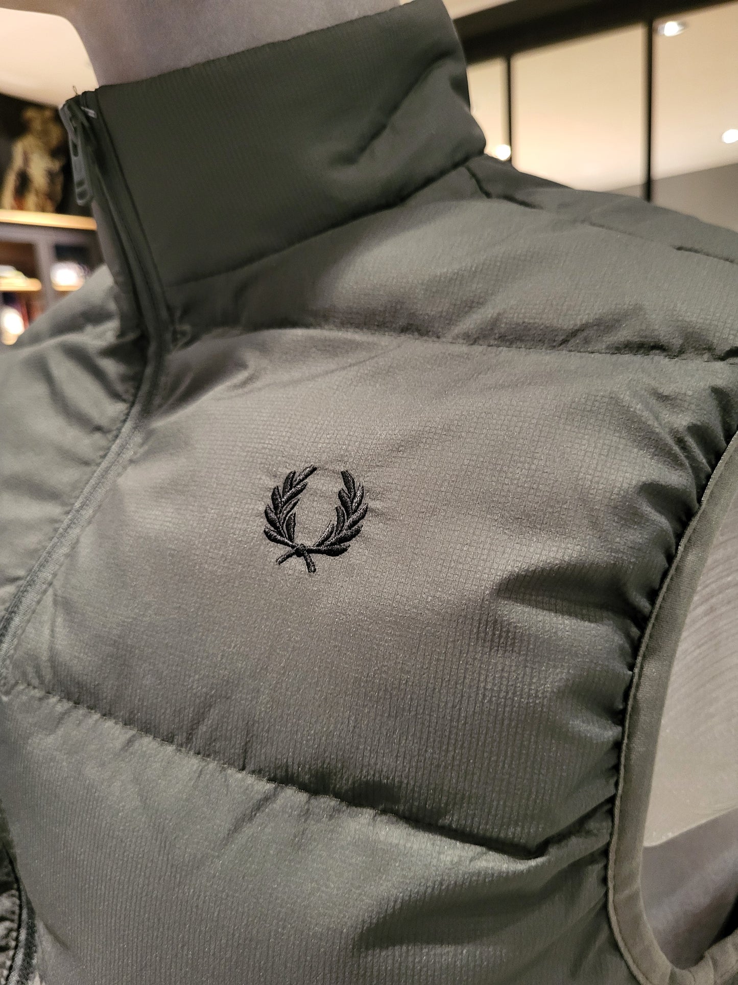 VESTE FRED PERRY SANS MANCHE